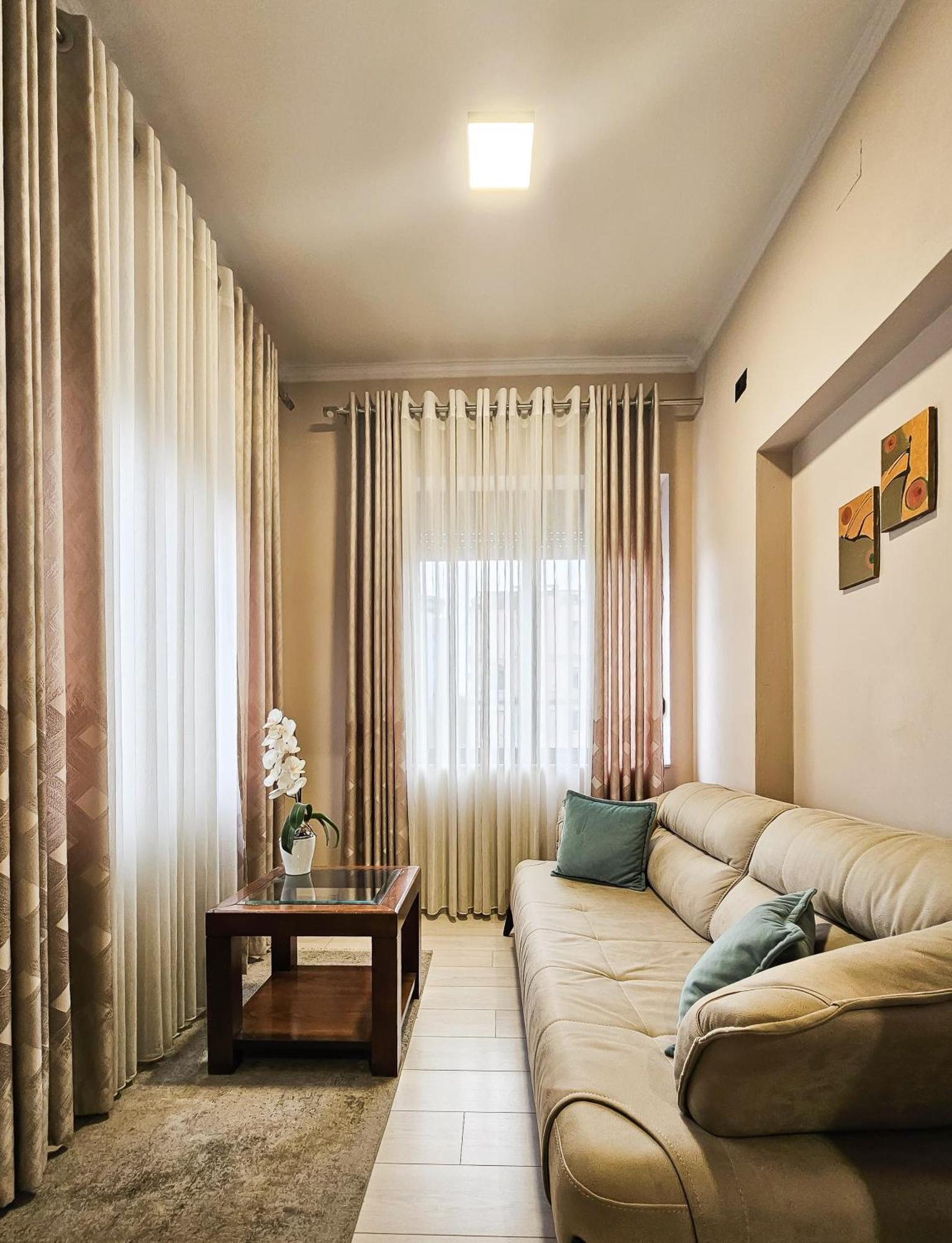 Sunflower Junior Suite ติรานา ภายนอก รูปภาพ