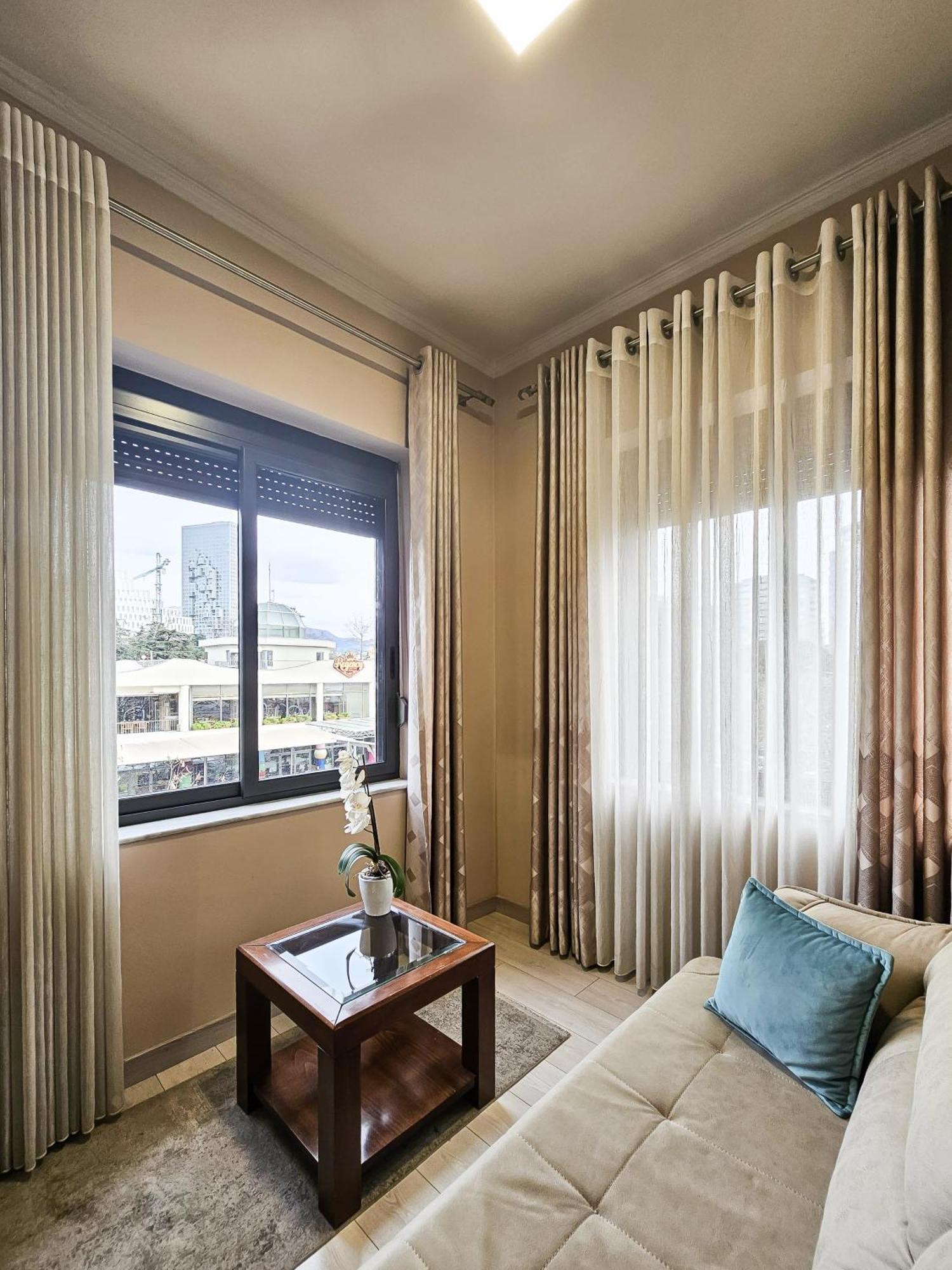 Sunflower Junior Suite ติรานา ภายนอก รูปภาพ